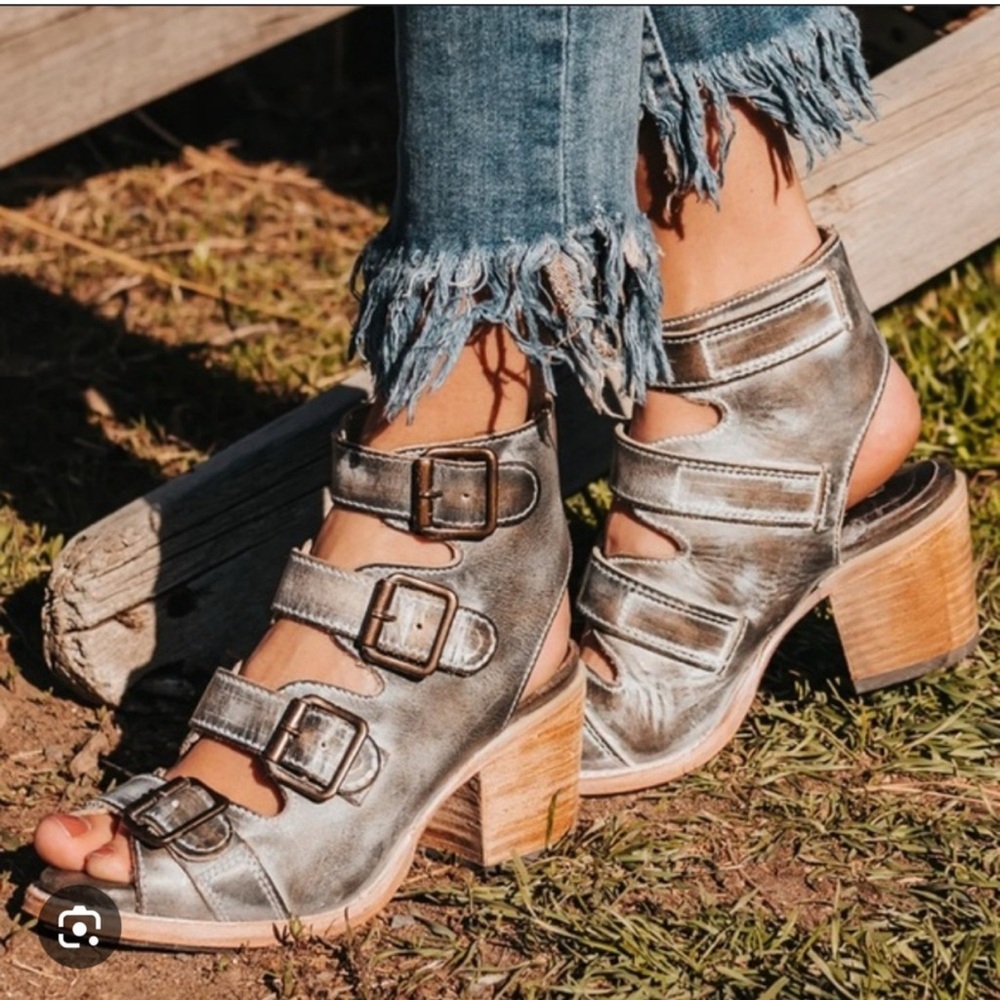 Freebird Quail Sandal in Ice Size 7